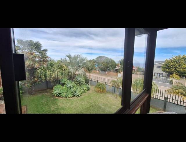 3 BEDROOM HOUSE FOR SALE IN DANA BAY